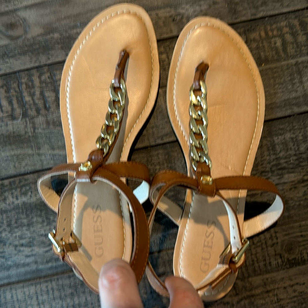 🤎EUC Guess Gold Chain Cognac Leather Ankle Strap Sandals 🤎